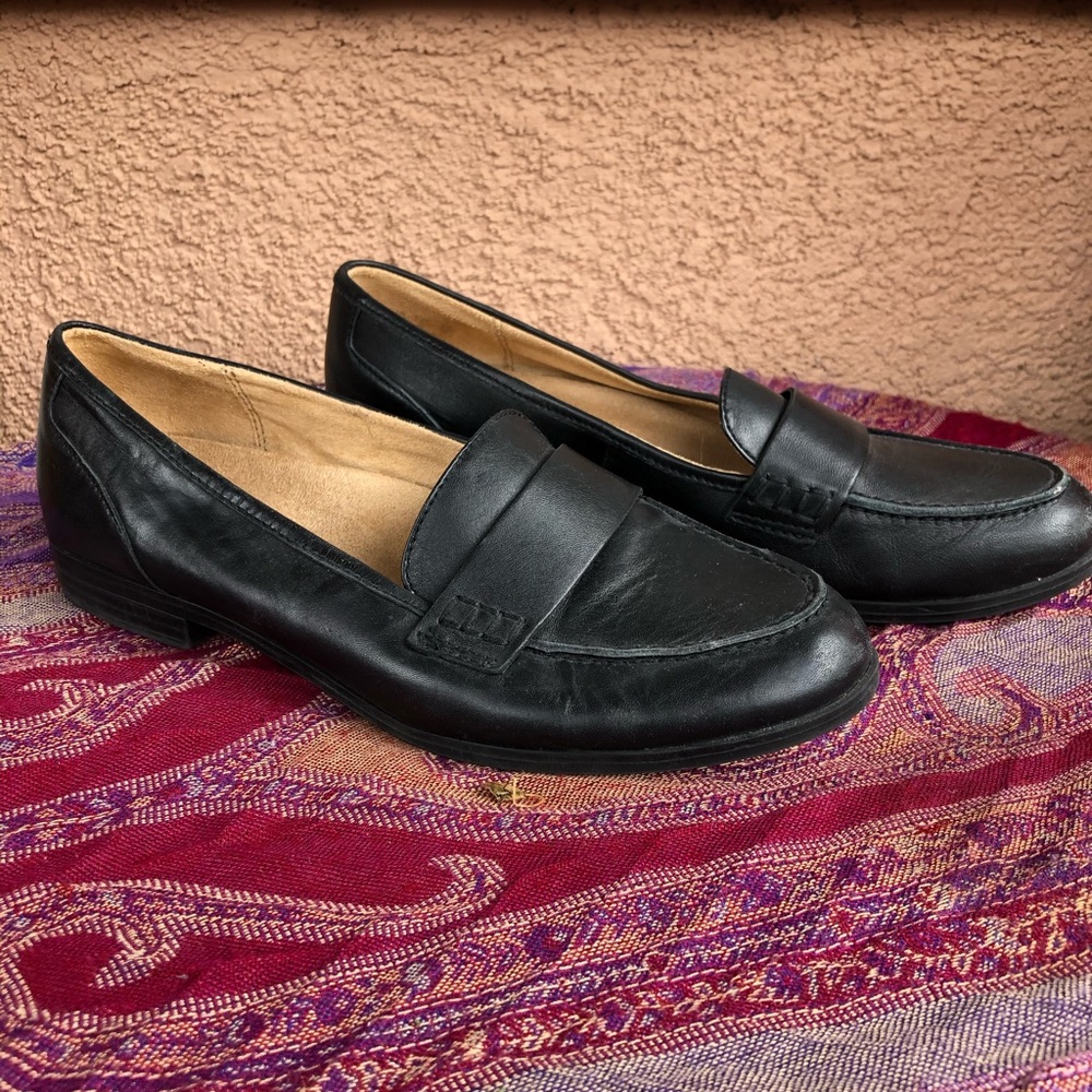 Naturalizer Leather Loafers (US Women’s Size 9)